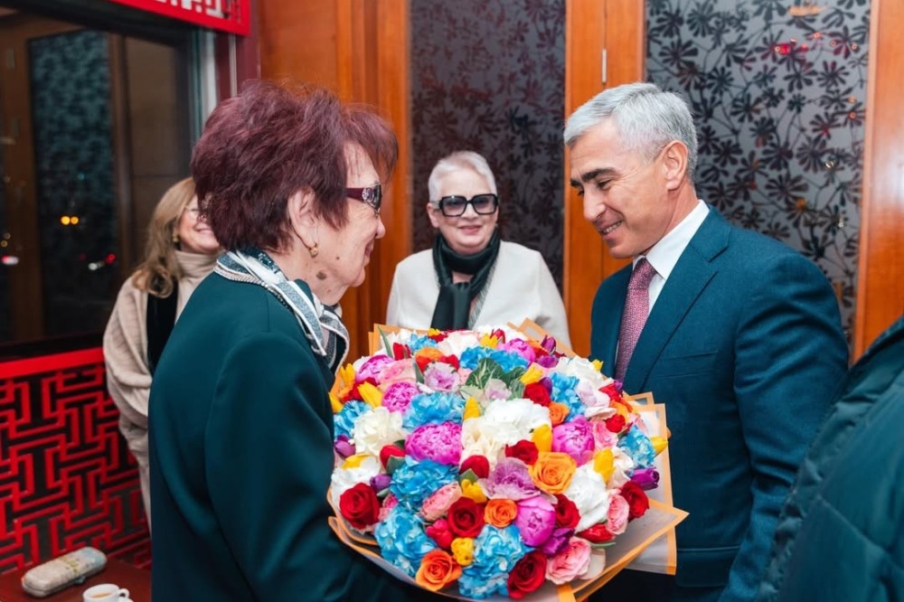 Anar Ələkbərov 90 yaşı tamam olan jurnalisti ziyarət etdi - FOTOLAR